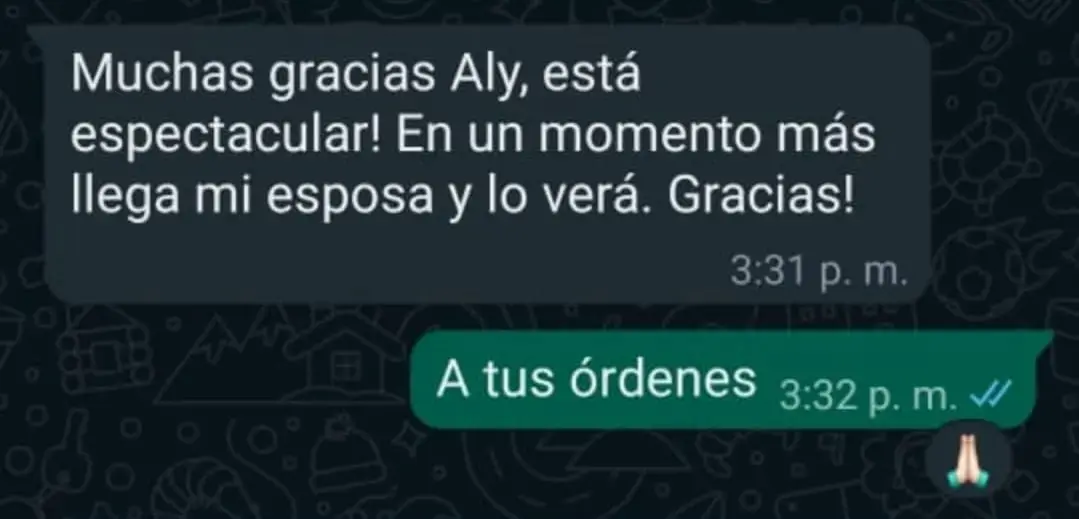 Un ramo de flores y frutas especial